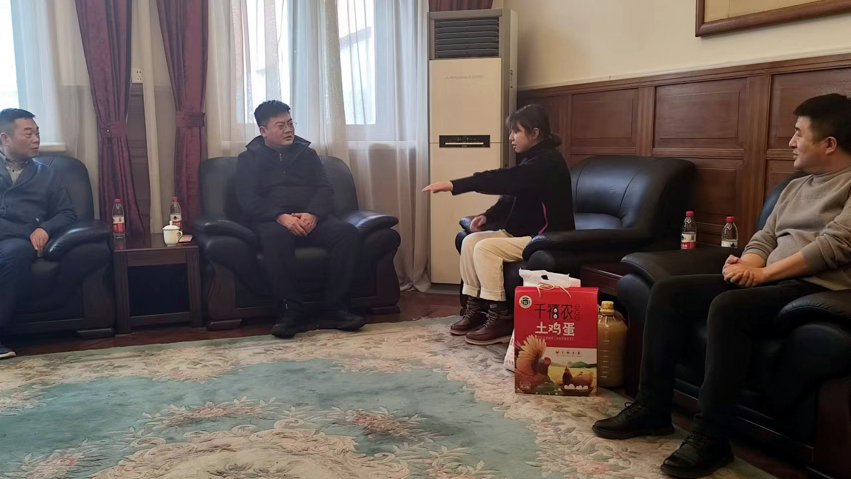 春满四合院
党委领导看望慰问系统困难党员