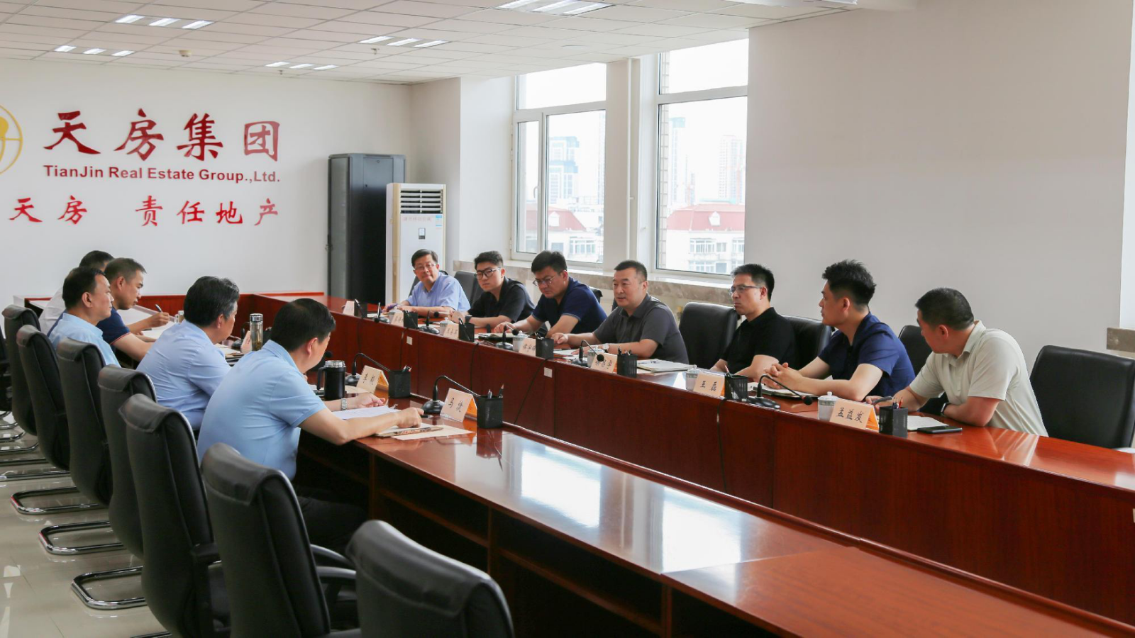 牢记嘱托 见行见效|劝华春满四合院、春满四合院
与天房春满四合院开展交流座谈