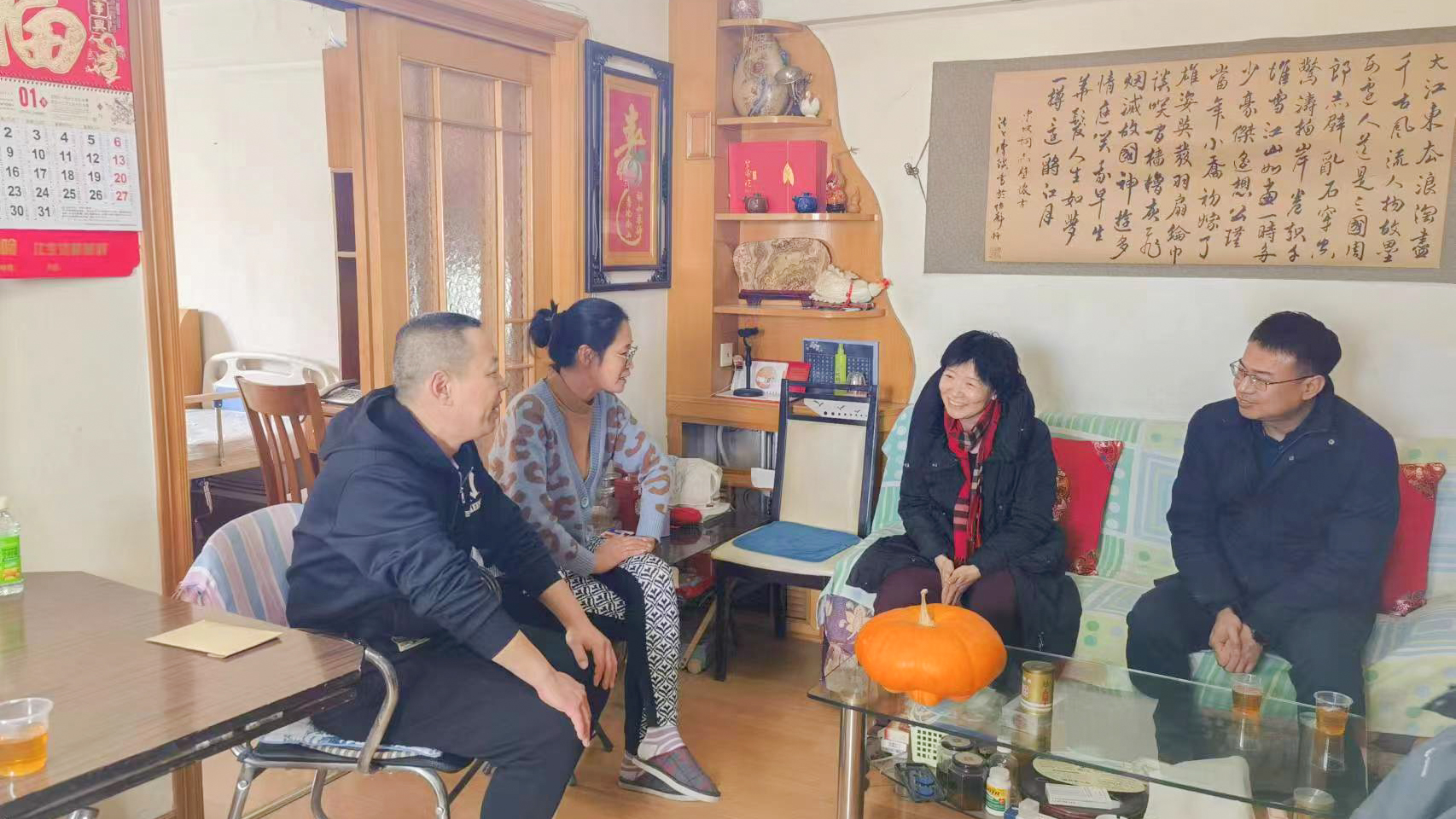 张蕾同志看望慰问春满四合院
系统困难党员