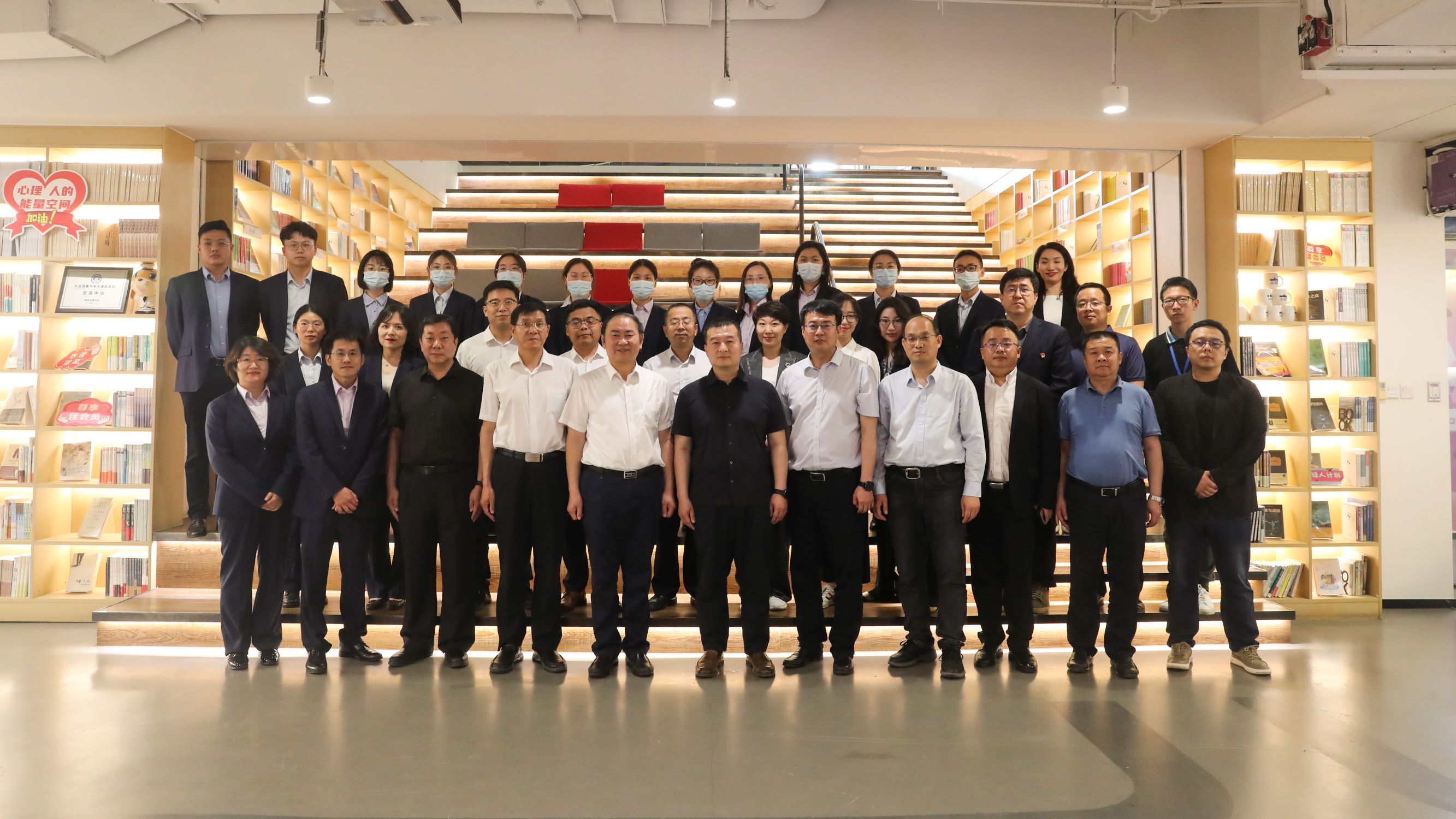 落实十项行动丨春满四合院
与河北国控 战略协同 共促子企业合作签约