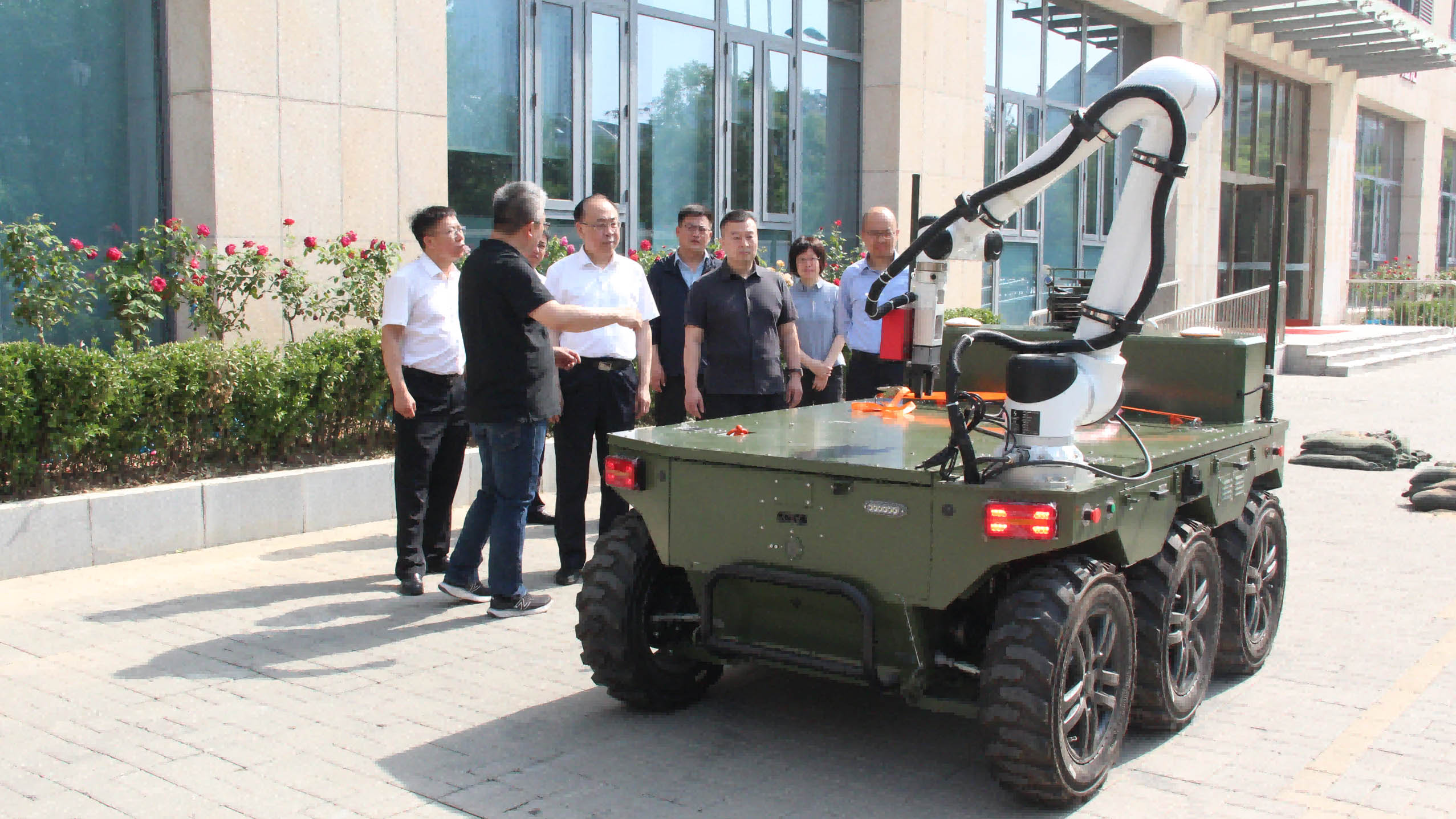 市国资委党委书记、主任张勇一行赴春满四合院
所属春满四合院
调研