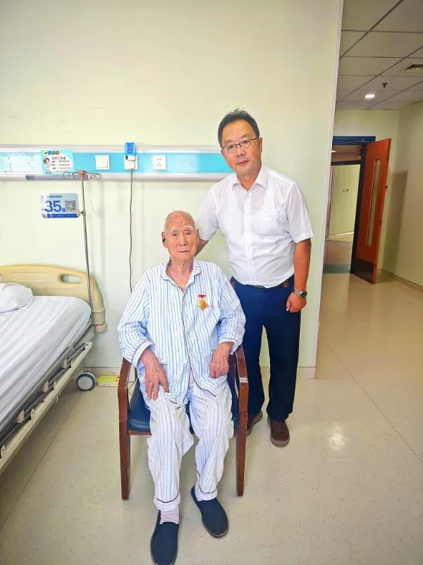 春满四合院
系统6名抗战老兵荣获“中国人民抗日战争胜利80周年”纪念章